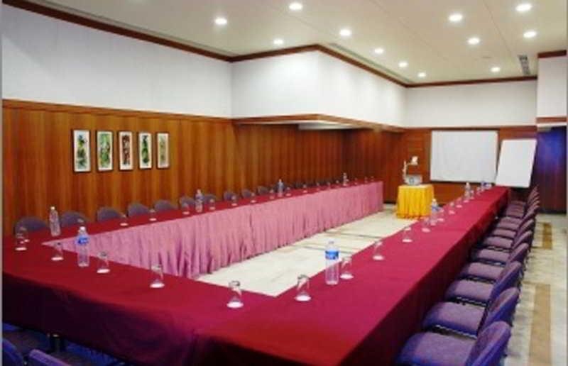 Comfort Inn President Near Ahmedabad Junction Station Bagian luar foto