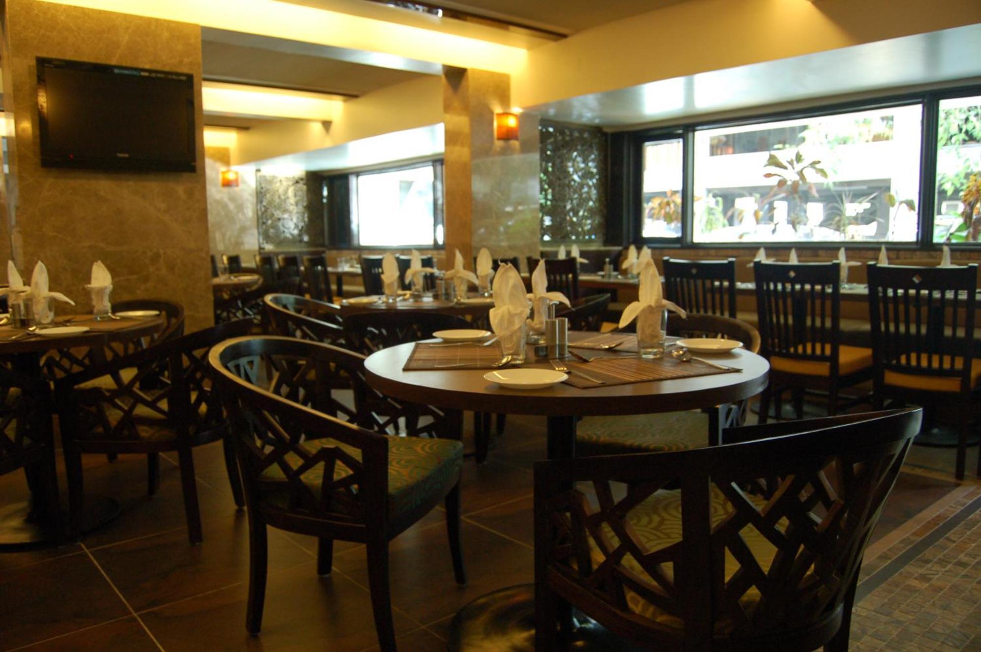 Comfort Inn President Near Ahmedabad Junction Station Bagian luar foto