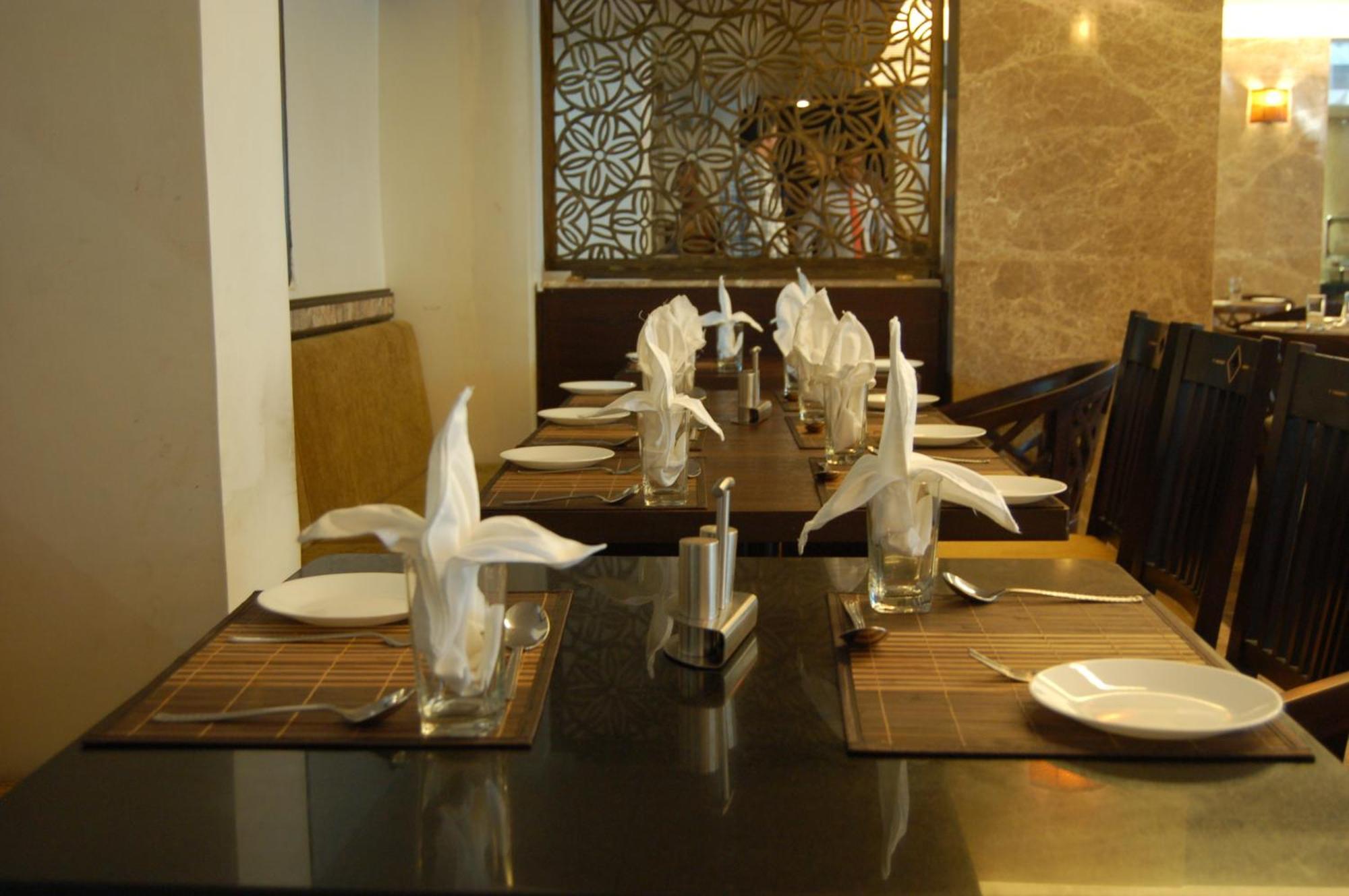 Comfort Inn President Near Ahmedabad Junction Station Bagian luar foto