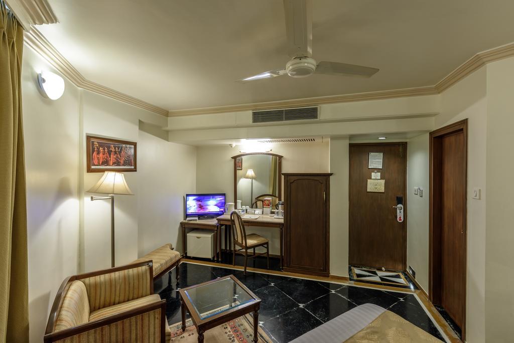 Comfort Inn President Near Ahmedabad Junction Station Bagian luar foto