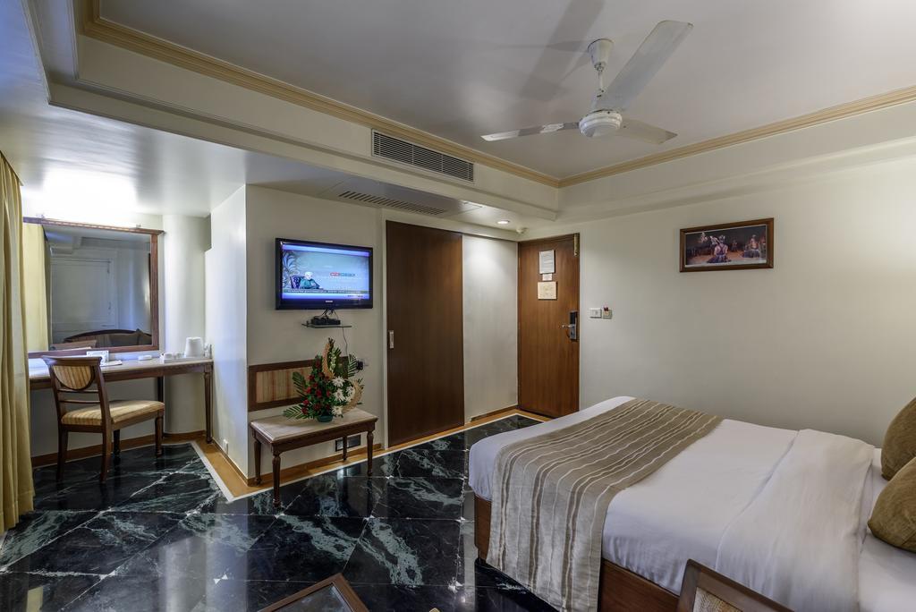 Comfort Inn President Near Ahmedabad Junction Station Bagian luar foto