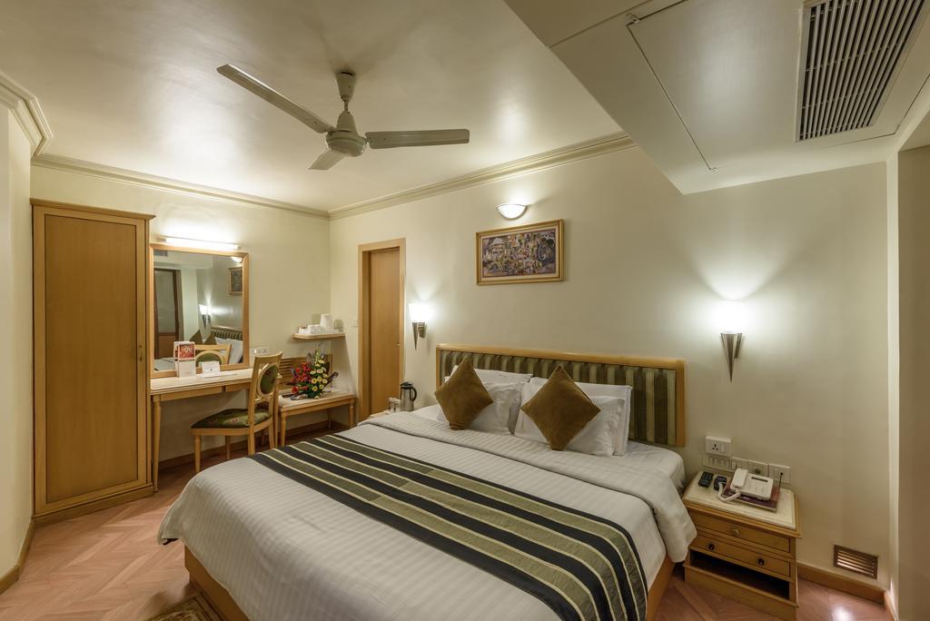 Comfort Inn President Near Ahmedabad Junction Station Bagian luar foto