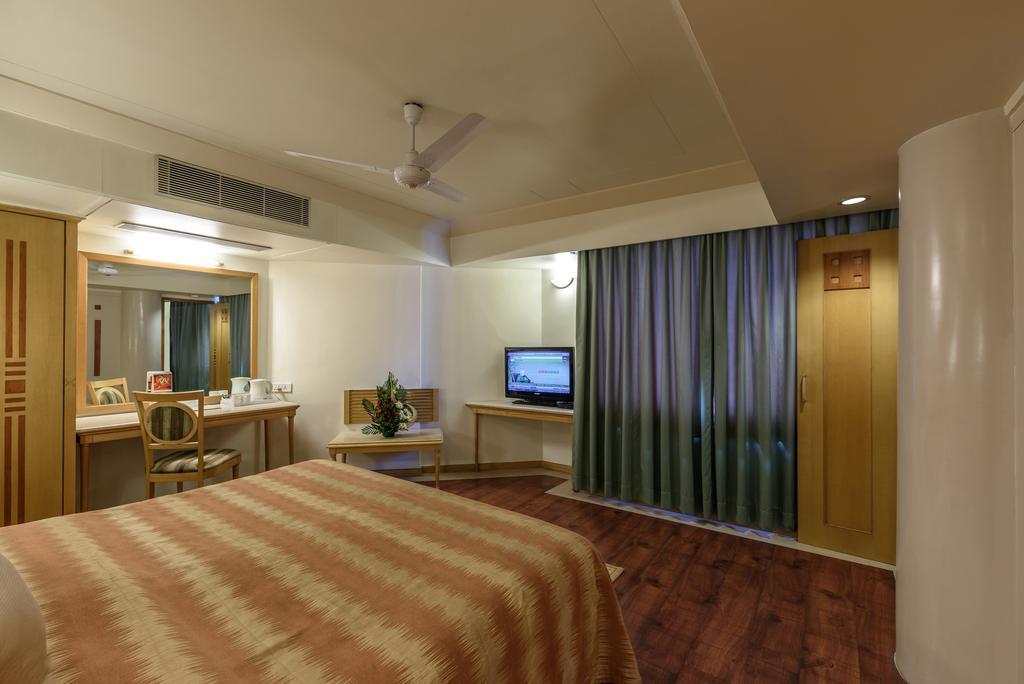 Comfort Inn President Near Ahmedabad Junction Station Bagian luar foto