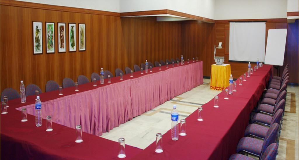 Comfort Inn President Near Ahmedabad Junction Station Bagian luar foto