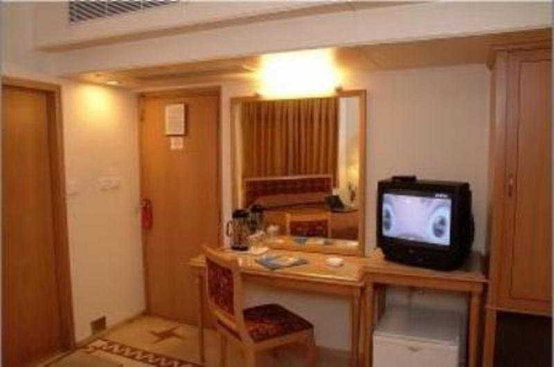 Comfort Inn President Near Ahmedabad Junction Station Bagian luar foto