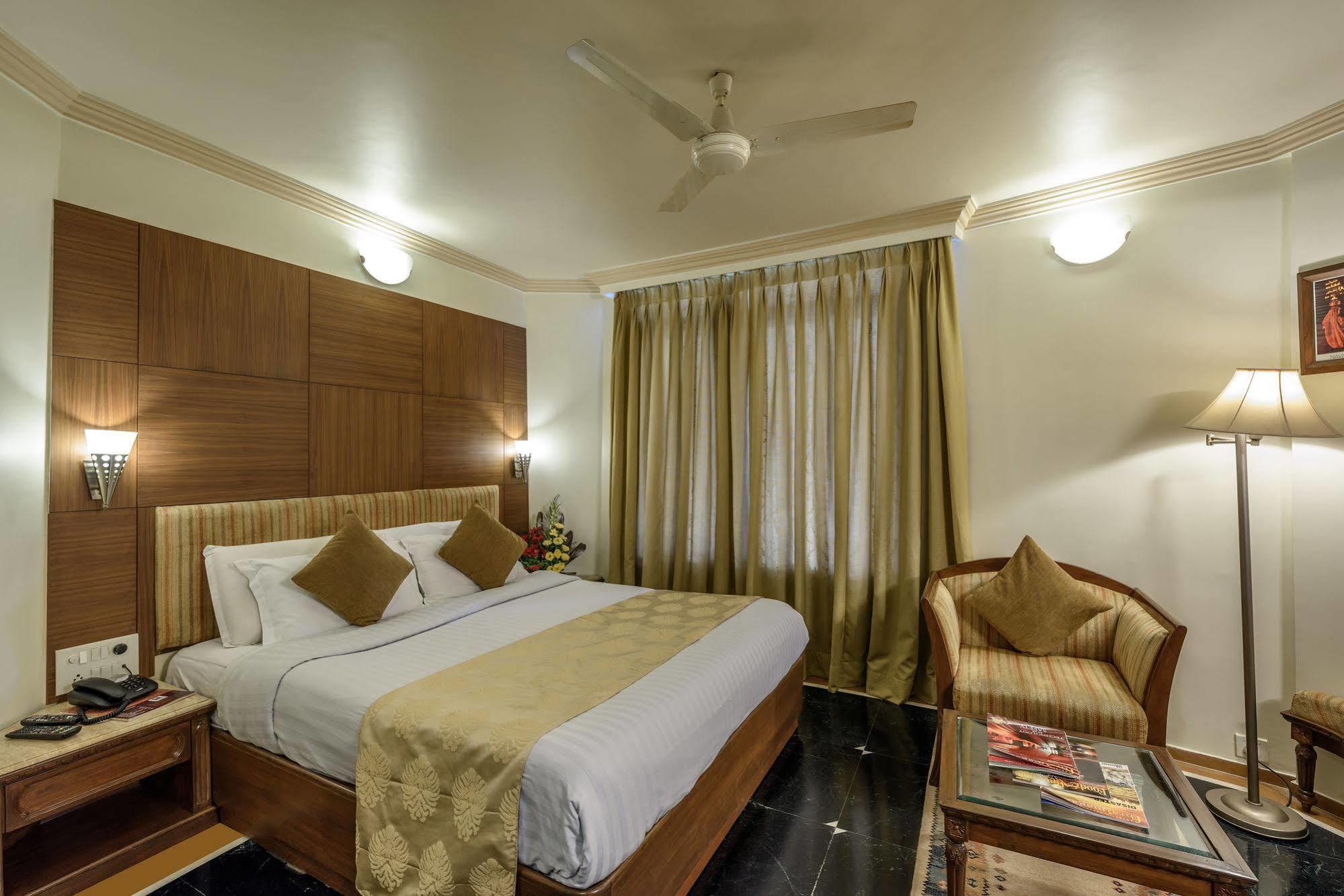 Comfort Inn President Near Ahmedabad Junction Station Bagian luar foto