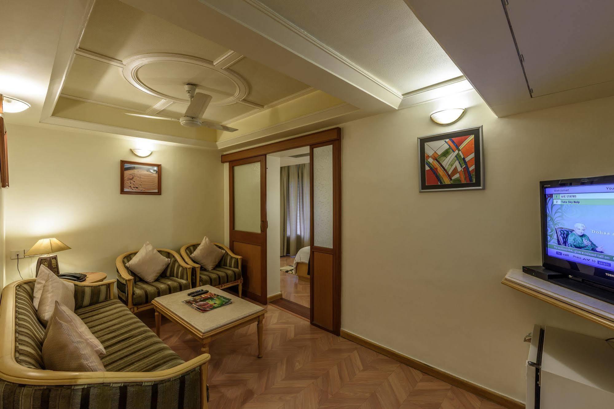 Comfort Inn President Near Ahmedabad Junction Station Bagian luar foto