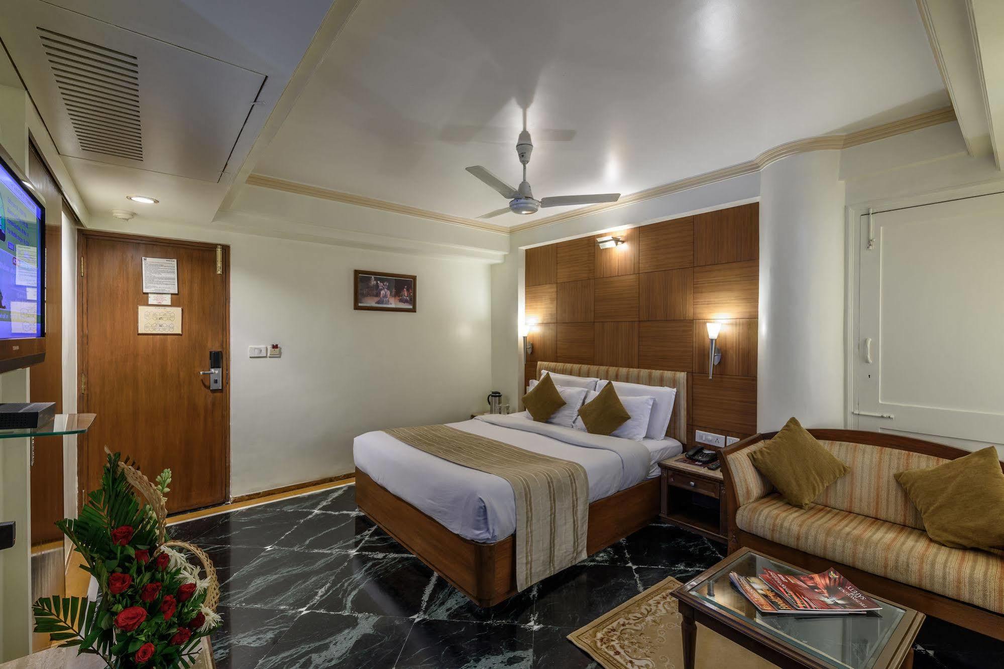 Comfort Inn President Near Ahmedabad Junction Station Bagian luar foto