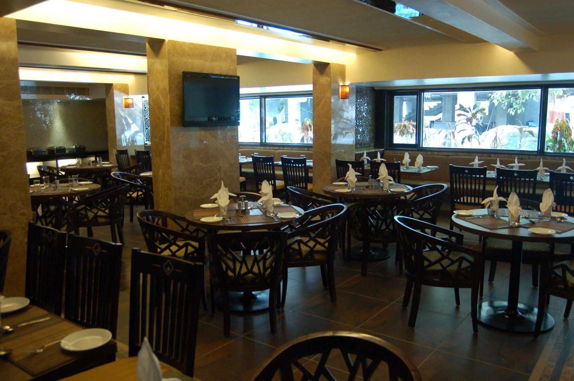 Comfort Inn President Near Ahmedabad Junction Station Bagian luar foto