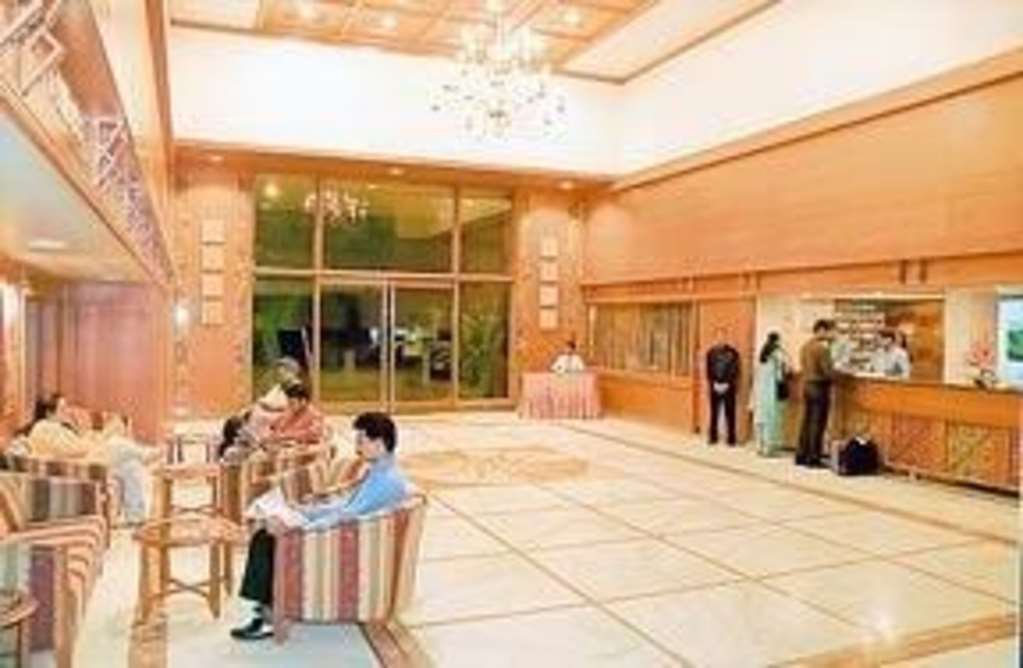 Comfort Inn President Near Ahmedabad Junction Station Interior foto