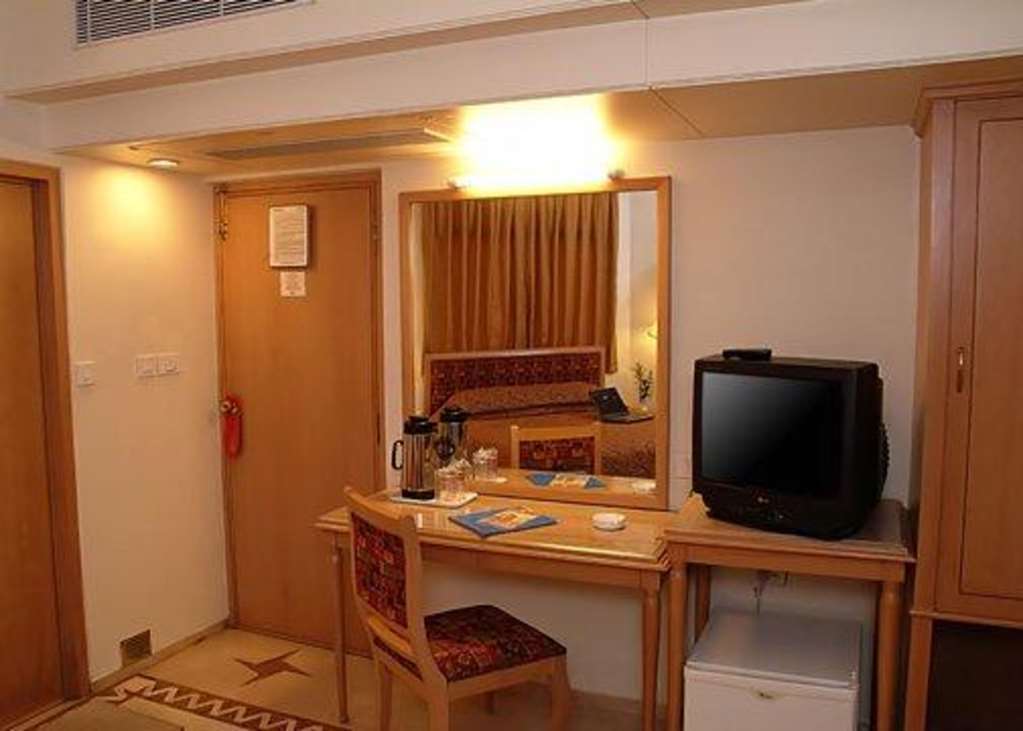 Comfort Inn President Near Ahmedabad Junction Station Bagian luar foto