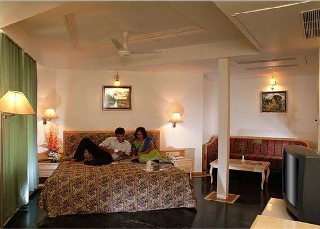 Comfort Inn President Near Ahmedabad Junction Station Bagian luar foto