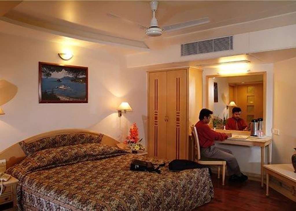 Comfort Inn President Near Ahmedabad Junction Station Bagian luar foto